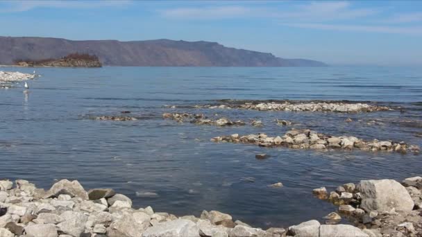 Lago Baikal in primavera, capo sciamano, Russia — Video Stock