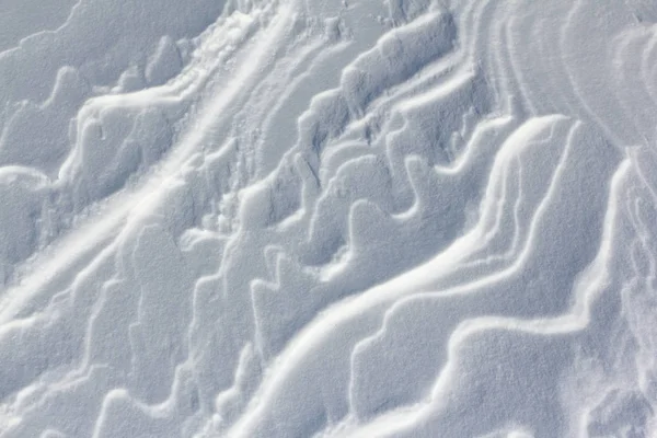 Fundo de neve em uma superfície de rio congelada no inverno — Fotografia de Stock