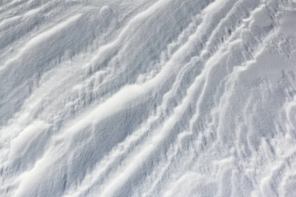 Fundo de neve em uma superfície de rio congelada no inverno — Fotografia de Stock