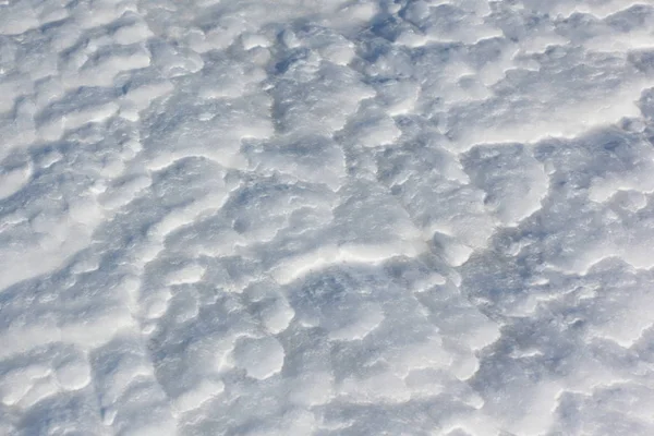 Χιόνι υπόβαθρο σε μια επιφάνεια παγωμένος ποταμός το χειμώνα — Φωτογραφία Αρχείου