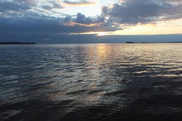 Захід сонця на водосховищі — стокове фото