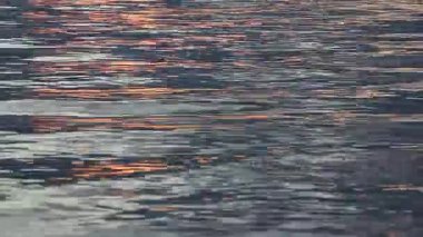Gün batımı, doğal arka plan Nehri'nde su seviyesi