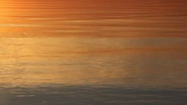 Gün batımı, doğal arka plan Nehri'nde su seviyesi