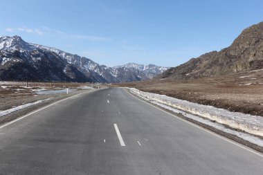Karlı Altay Dağları, Chemalsky Trakt, Rusya Federasyonu arasındaki yol