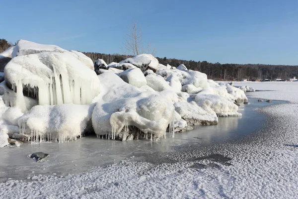 Formación de hielo en el río en el otoño al atardecer, Ob Reservoi —  Fotos de Stock