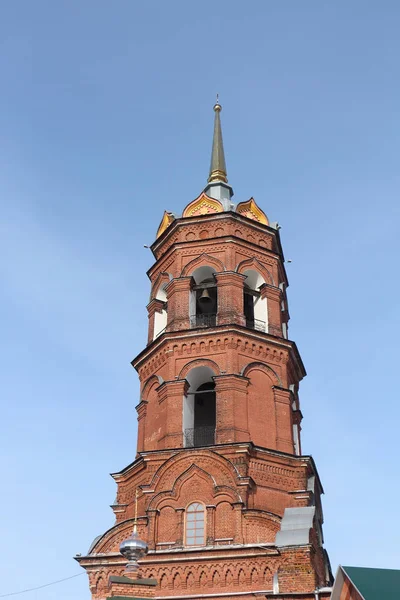 Beffroi de l "église Tikhvin, ville de Kungur, Russie — Photo
