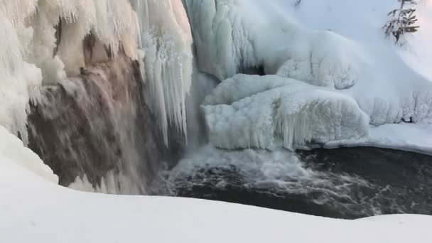 Водопад Среди Льда Реке Весной Река Буготак Новосибирск Россия — стоковое видео