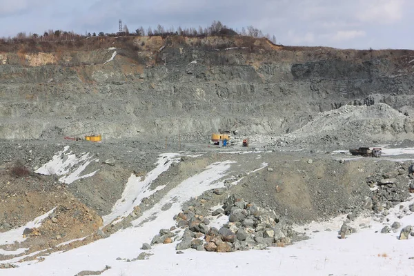 Gewinnung von Mineralien durch Tagebau, Steinbruch, Russland — Stockfoto