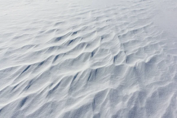 Neige sur la surface gelée de la rivière, un fond naturel — Photo