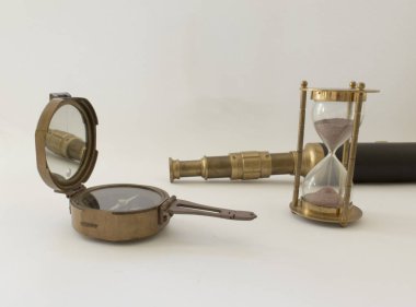 Seyahat, bir teleskop ve pusula ile macera hakkında arka plan