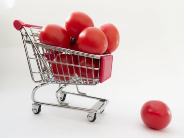 Bir sürü oyuncak kamyon kiraz domates