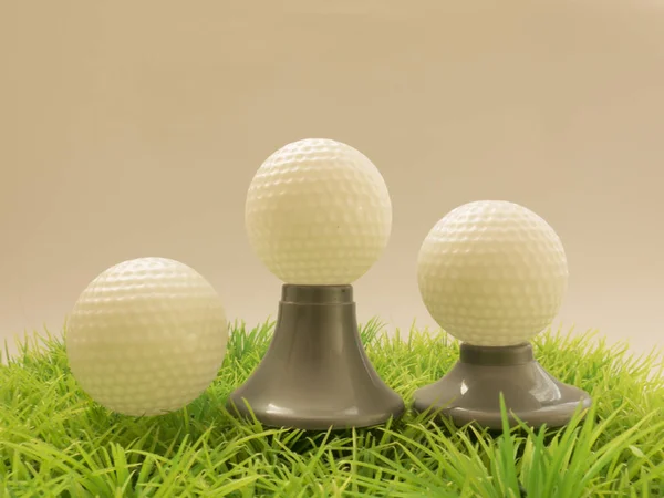 Premios en Golf, pelotas con tee diferente — Foto de Stock