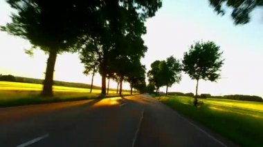 Gün batımında - Pov bir araba