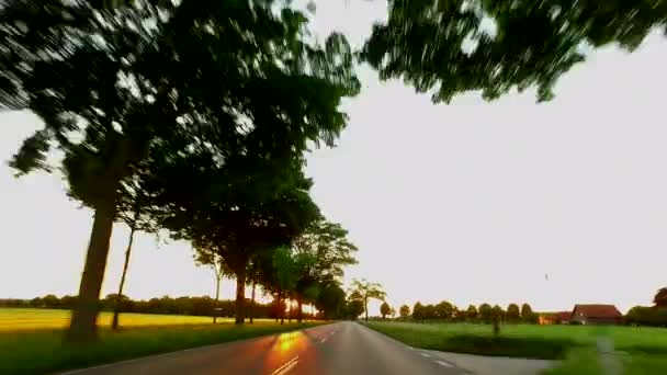 Condução de um carro ao pôr do sol - POV — Vídeo de Stock