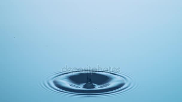 Druppel Water Effect Een Wateroppervlak Slow Motion Hoge Snelheid — Stockvideo