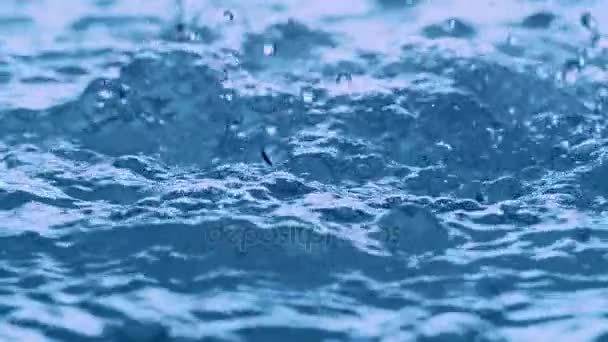 Salpicaduras Superficie Agua Agitada Aumento Burbujas Cámara Lenta — Vídeo de stock