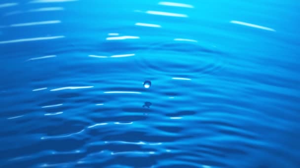 Влияние Капли Воды Поверхность Воды Медленным Движением Высокая Скорость — стоковое видео