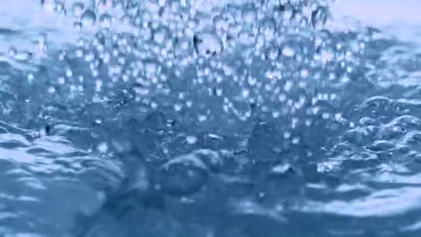 Gouttes Pluie Tombant Ralenti Gouttes Frappant Une Surface Eau — Video