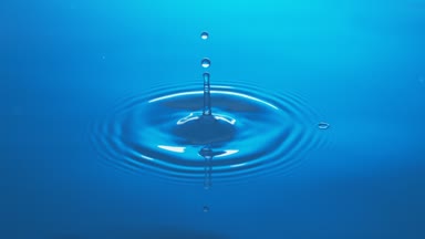 4 k su damla Splashs su yüzeyi - yüksek hız Shot su damlası 1000 fps, Phantom, Flex.