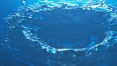 Su yüzey Slow Motion - pervasız dalgalar ve dalgaların - Phantom Flex 4 k - yüksek hız Shot - 1000 fps çalkalama