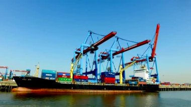Konteyner gemileri eklentiyi veya Burchartkai ve Eurokai, Almanya Hamburg liman içinde onların kargo yük.
