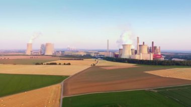 Hava Shot Of Coal-Fired elektrik santrallar Niederaussem ve Neurath, Kuzey Ren-Vestfalya, Almanya ve Rwe güç tarafından işletilmektedir.