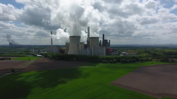 Bir Kömür Yakıtlı Elektrik Santrali Hava Görünümünü Bir Kömür Yakıtlı — Stok video