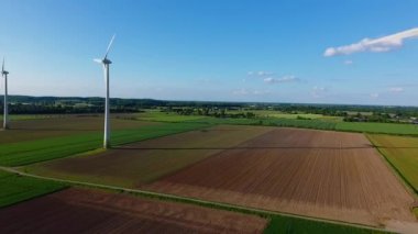 Rüzgar türbinleri sağlıklı bir ortamda, alt Ren, Almanya yeşil enerji üreten bir kırsal bölgede havadan görünümü
