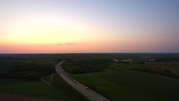 Пташиного Польоту Трафіку Німецький Автомагістраль Під Час Заходу Сонця Помірні — стокове відео