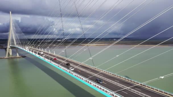 Luchtfoto Van Stromend Auto Vrachtverkeer Een Hangbrug Frankrijk Europa Pont — Stockvideo