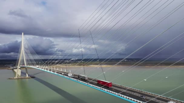 Havre Frankrijk 2019 Luchtfoto Van Stromend Auto Vrachtwagenverkeer Een Hangbrug — Stockvideo