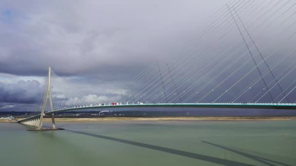 Havre Frankrijk 2019 Luchtfoto Van Stromend Auto Vrachtwagenverkeer Een Hangbrug — Stockvideo