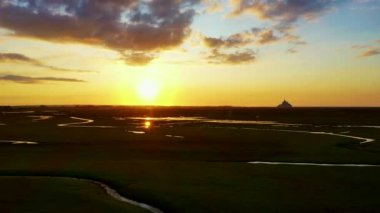 Fransa, Sunset 'te Le Mont-Saint-Michel' in Panorama Çekimi ve Hava Görüntüsü