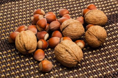 Ceviz ve fındık grubudur. Sağlıklı gıda kavramı.