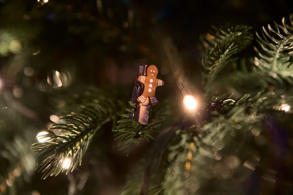 Decorações na árvore de Natal Fotos De Bancos De Imagens