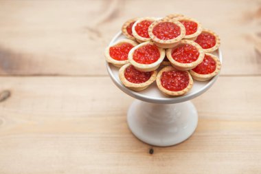 Kırmızı havyar ile plaka