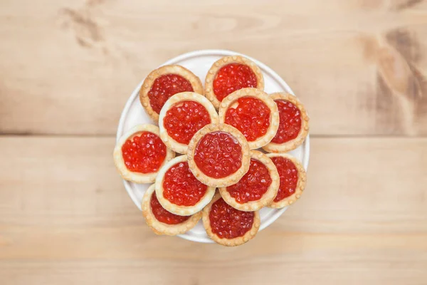 Placă cu caviar roșu — Fotografie, imagine de stoc