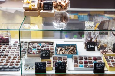 çikolata ile vitrin