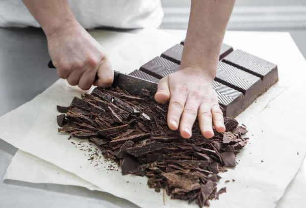 Fabrication de bonbons au chocolat — Photo