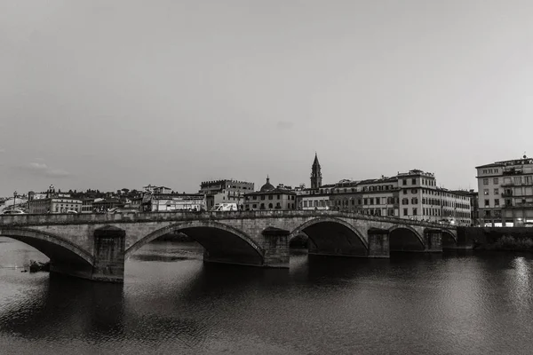 Eine Der Berühmten Florenzer Brücken Über Den Arno Florenz Italien — Stockfoto