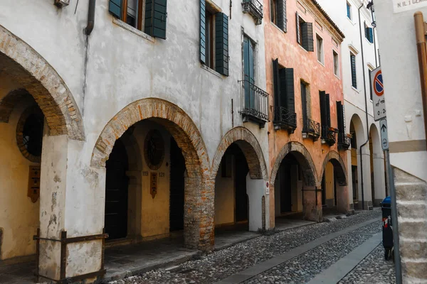 Ősi Utcák Boltívekkel Vadkőből Készült Házak Falain Venice Olaszország 2018 — Stock Fotó