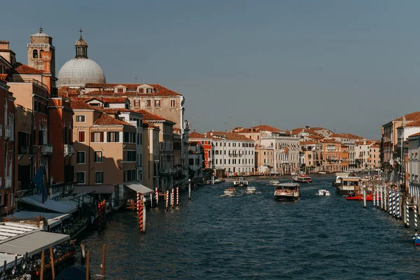 Vista Cidade Grande Canal Veneza Grande Canal Que Muitos Barcos — Fotografia de Stock