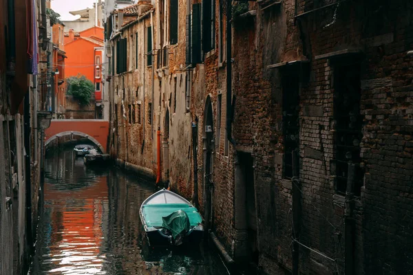 Bateau Debout Sur Eau Dans Canal Venise Septembre 2018 — Photo