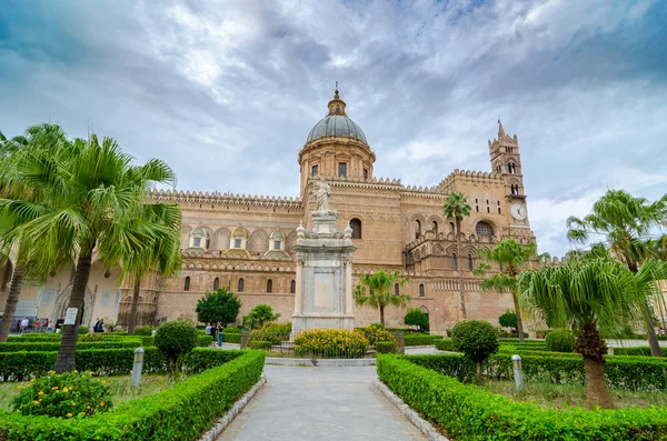 Metropolitan katedralen av antagandet av Jungfru Maria i palermo — Stockfoto