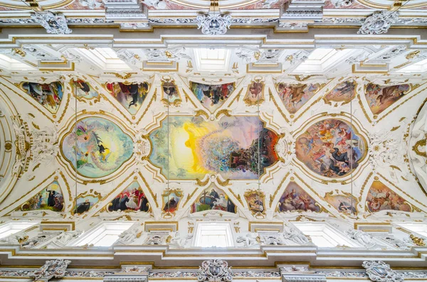 Wnętrze kościoła Gesù w Palermo, Sycylia, Włochy. — Zdjęcie stockowe