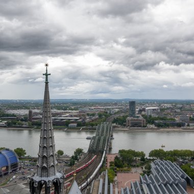 Köln Köln Katedrali bakış açısından havadan görünümü.