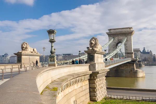 Die Szechenyi Kettenbrücke in Budapest, Ungarn. — Stockfoto