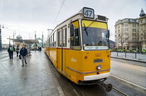 Известный желтый трамвай в Будапеште, Венгрия . — стоковое фото