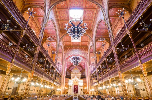 Interior de la sinagoga de la calle Dohany en Budapest, Hungría . — Foto de Stock