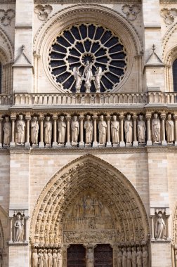 Notre-Dame de Paris Katedrali Batı gül pencere.